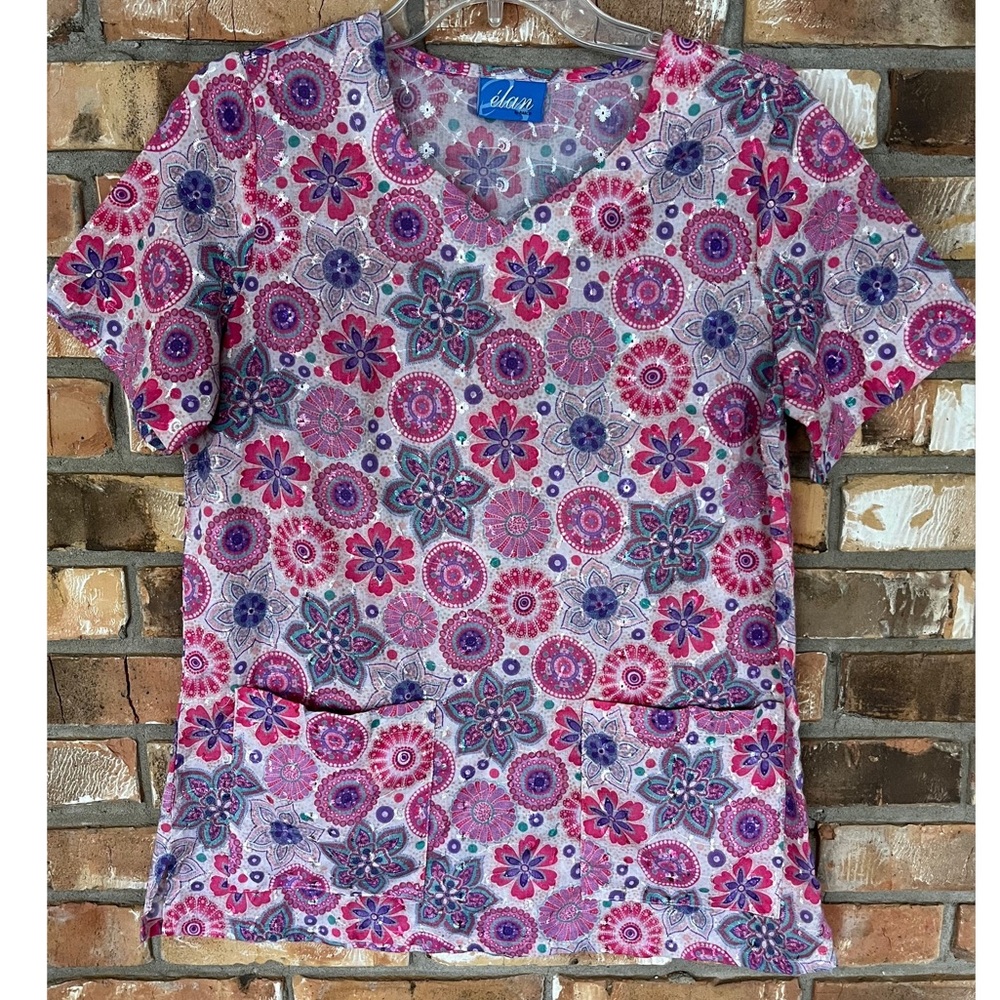 Élan By Barco Pink Multicolored Scrub Top with Front Pockets Small